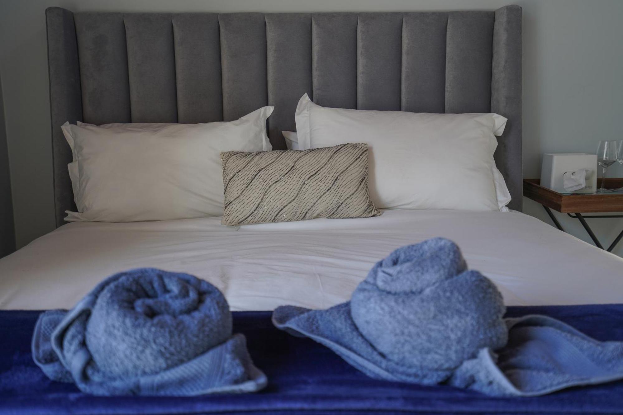 Ocean Vibes Hotel Cape Town Bagian luar foto