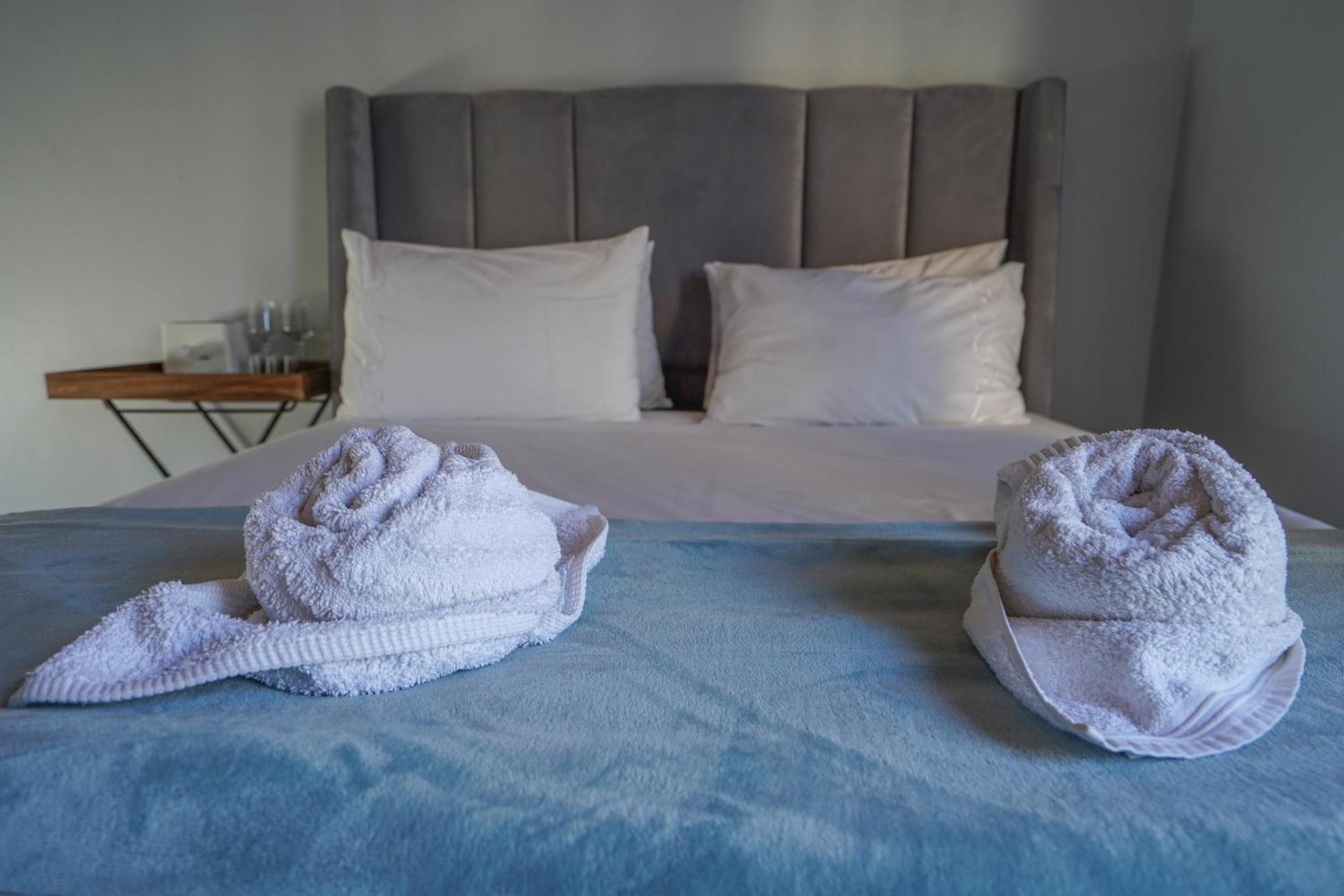 Ocean Vibes Hotel Cape Town Bagian luar foto
