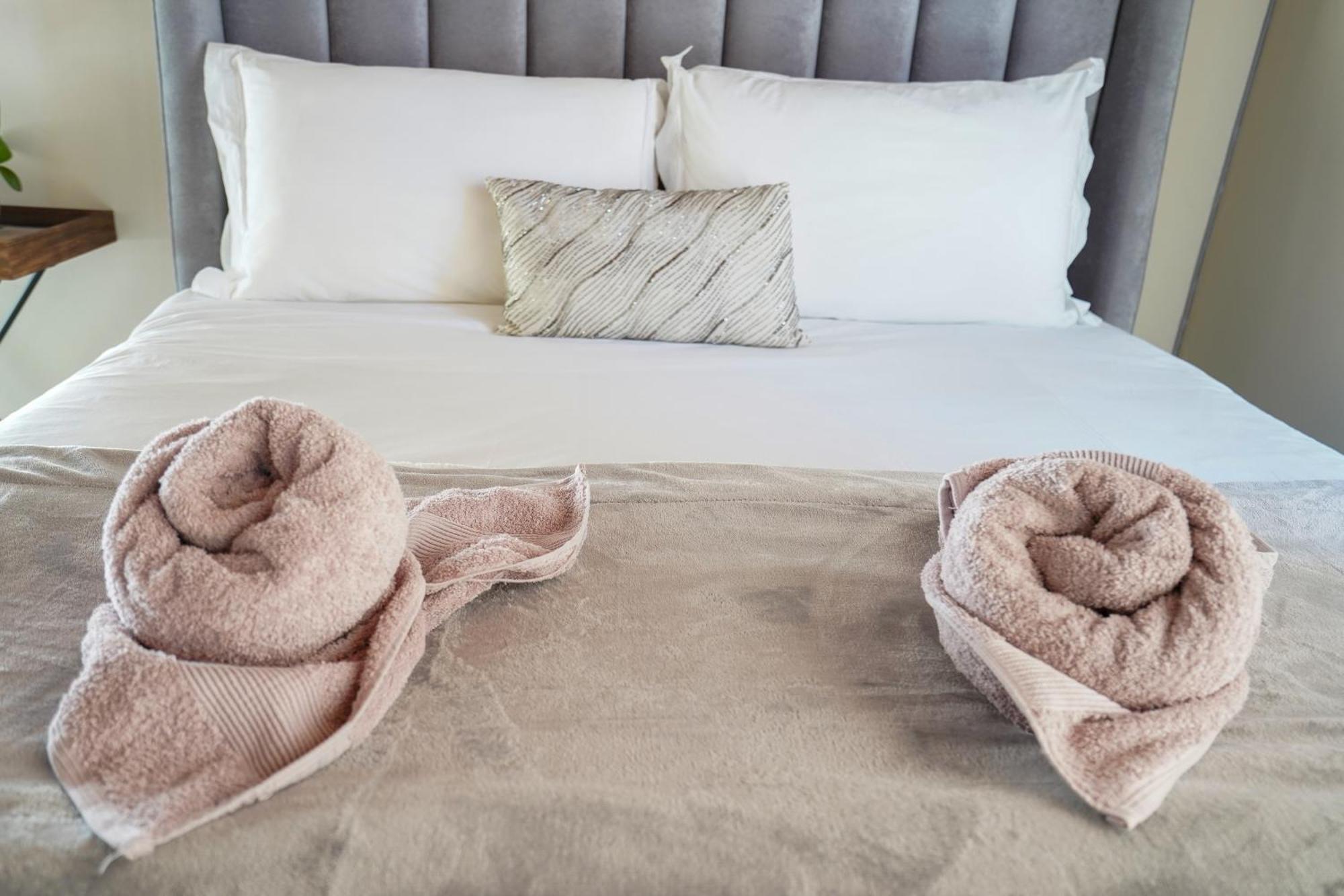 Ocean Vibes Hotel Cape Town Bagian luar foto