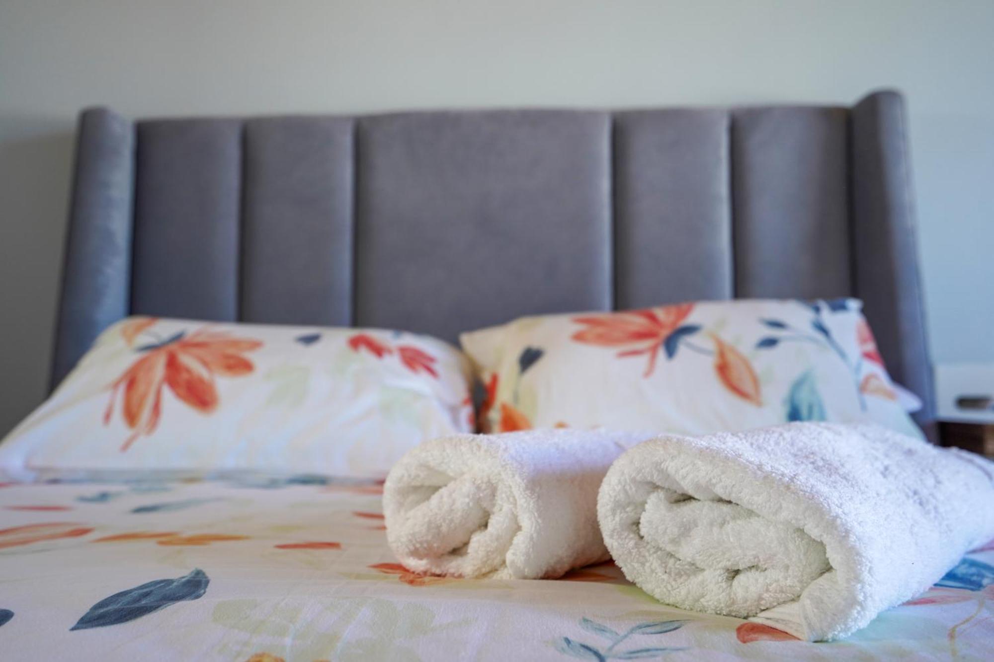Ocean Vibes Hotel Cape Town Bagian luar foto